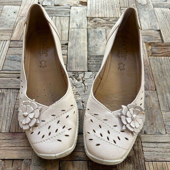 Hotter Mexico STD Comfort Concept Leather Flower Flat Size 5 - Picture 1 of 9